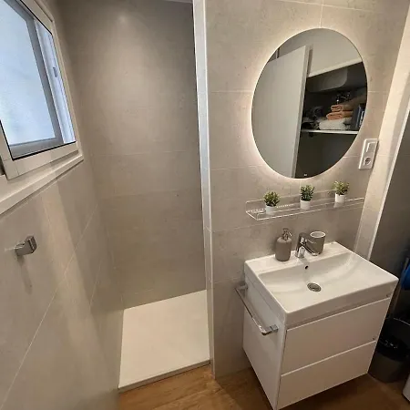 Modern With Pool And Balcony דירה