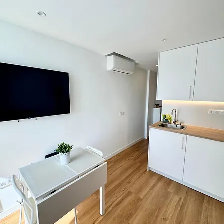 Modern With Pool And Balcony