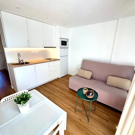 Modern With Pool And Balcony Апартаменты